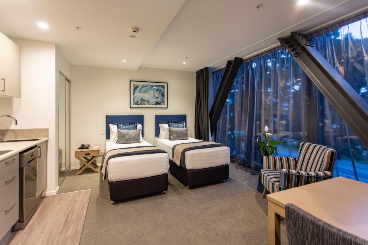 Ramada By Wyndham Queenstown Central Esterno foto