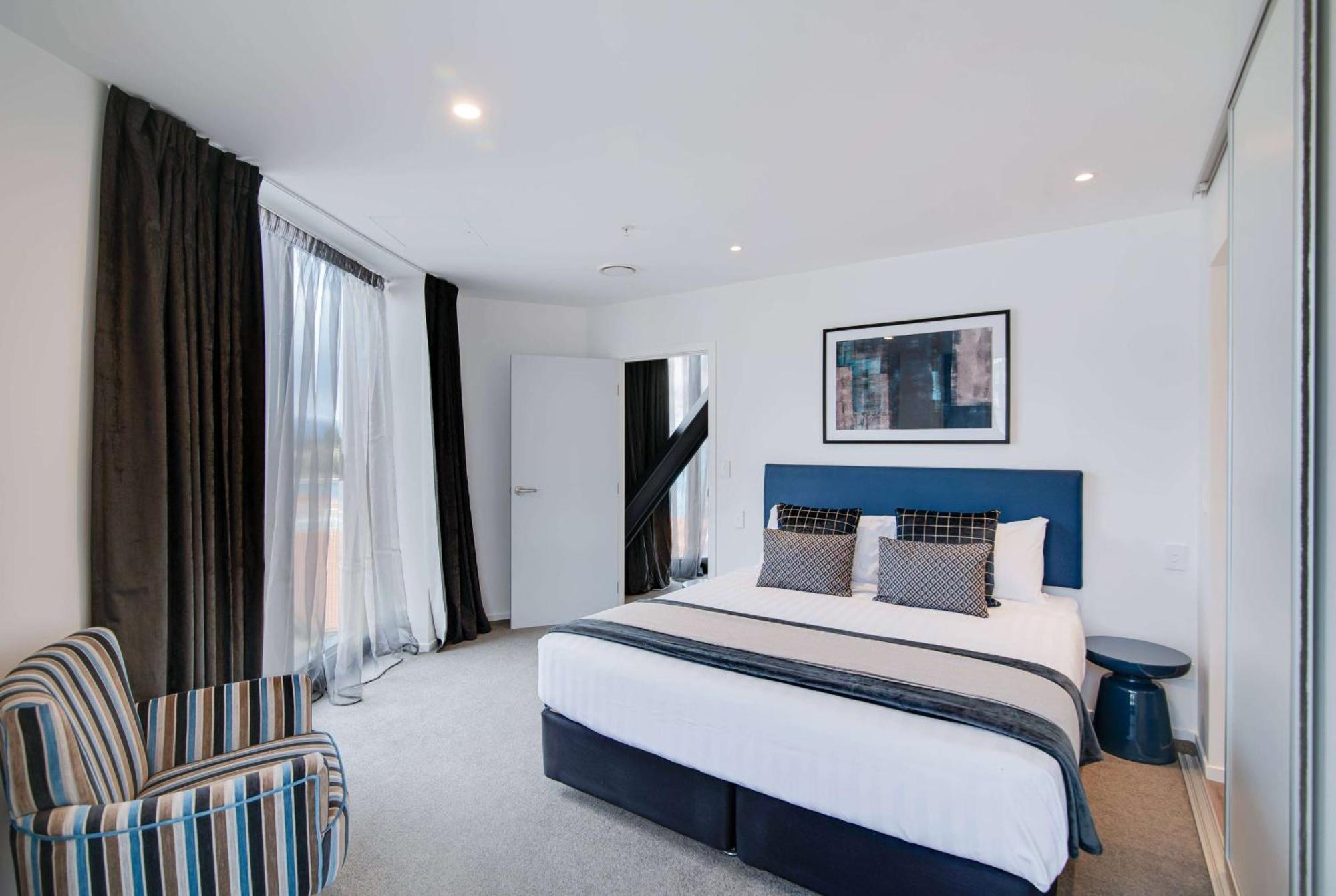 Ramada By Wyndham Queenstown Central Esterno foto