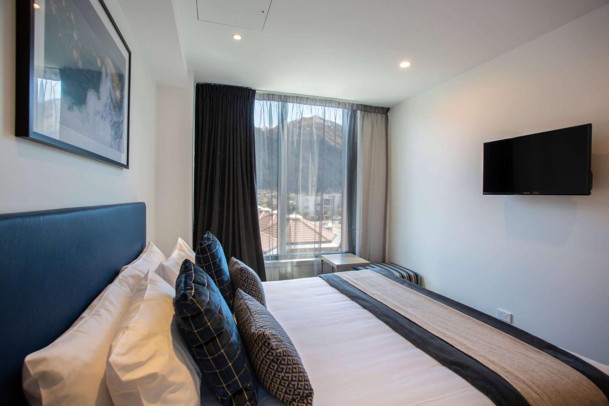 Ramada By Wyndham Queenstown Central Esterno foto