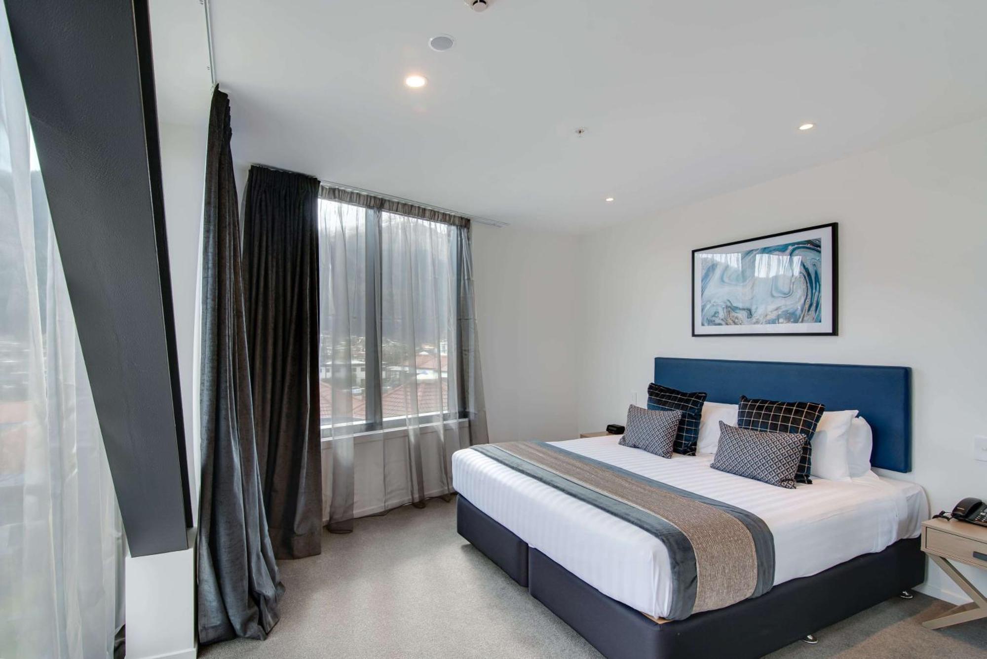 Ramada By Wyndham Queenstown Central Esterno foto