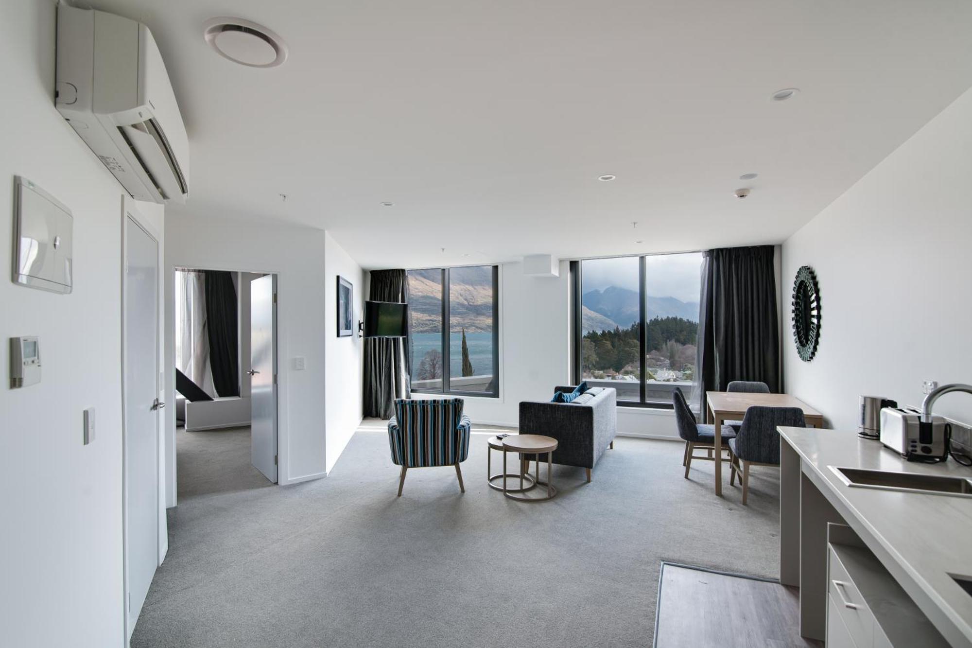 Ramada By Wyndham Queenstown Central Esterno foto