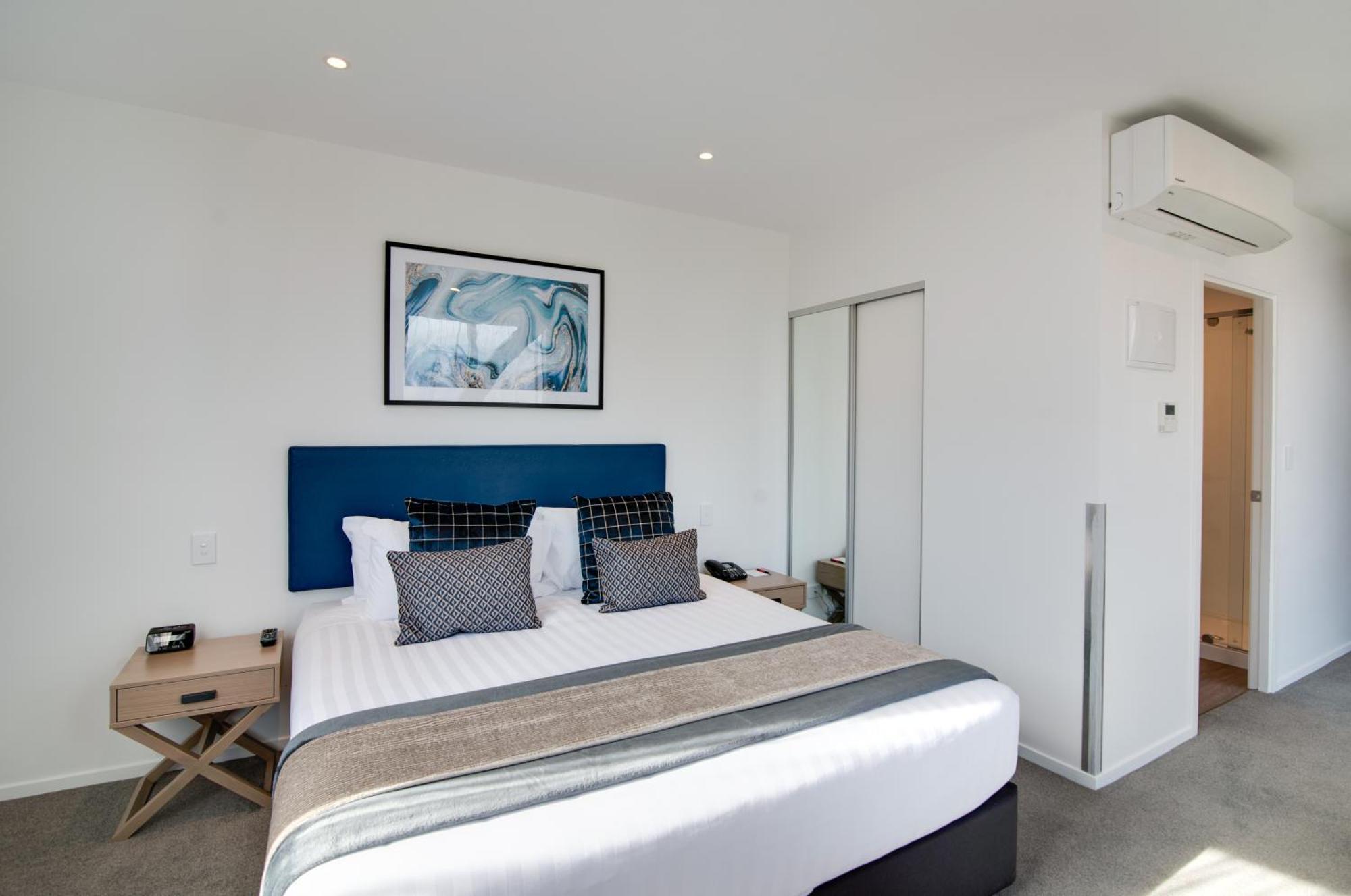 Ramada By Wyndham Queenstown Central Esterno foto