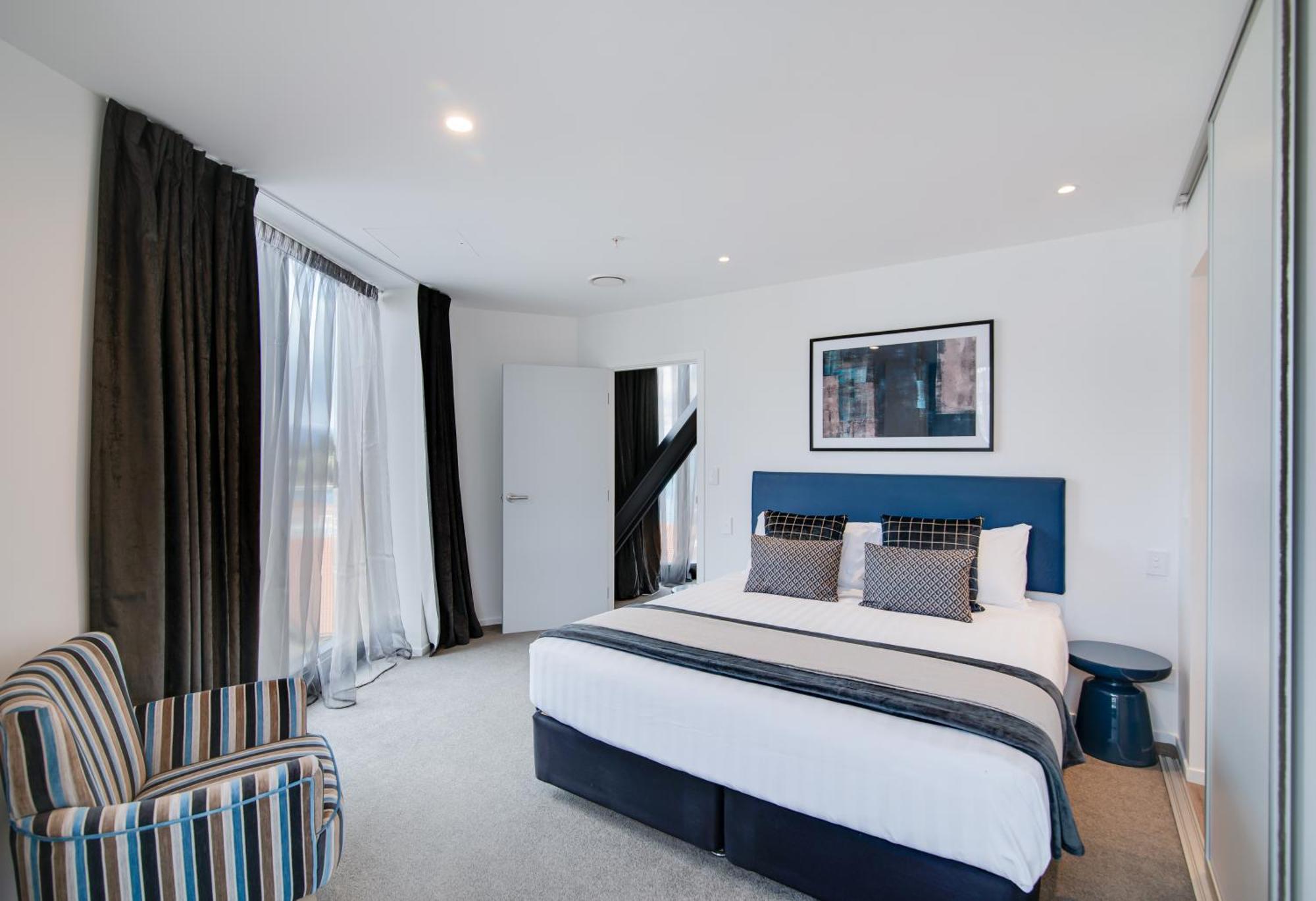 Ramada By Wyndham Queenstown Central Esterno foto